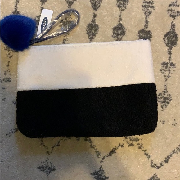 Old Navy Handbags - NWT Old Navy Clutch